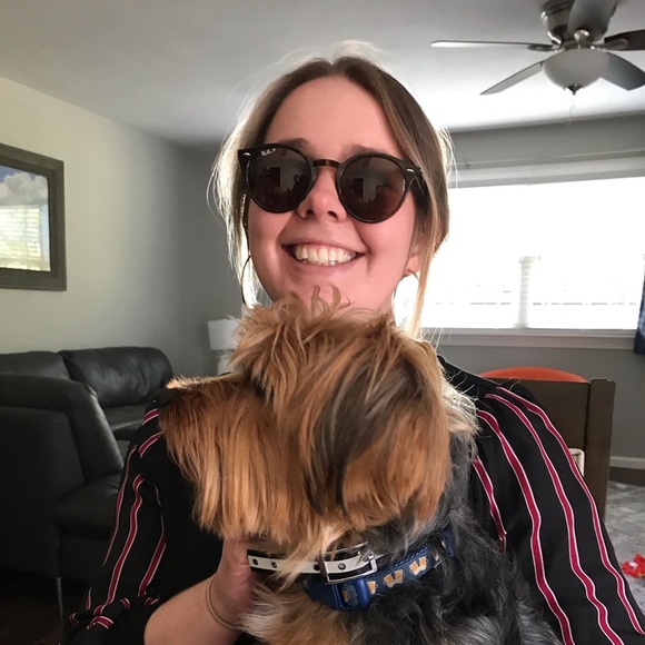 Meet your Posher, Nicole - Picture 1 of 1